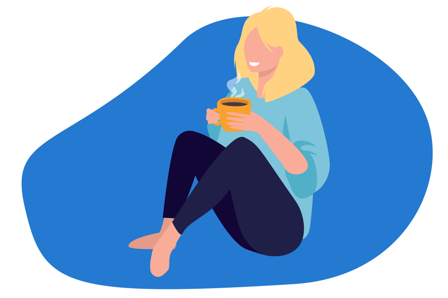 Pessoa sentada de pernas cruzadas a beber uma bebida quente a partir de uma chávena cor de laranja.